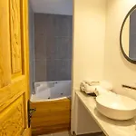 Camlik 87 Hotel Ayvalı